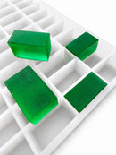 Forma pentru jeleuri dreptunghiular de 20 mL - 119 cavități - vedere a produsului, pe fundal alb, cu jeleuri verde smarald