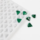 Formă pentru jeleuri diamant de 2 mL, 179 cavități, cu jeleuri translucide verde smarald