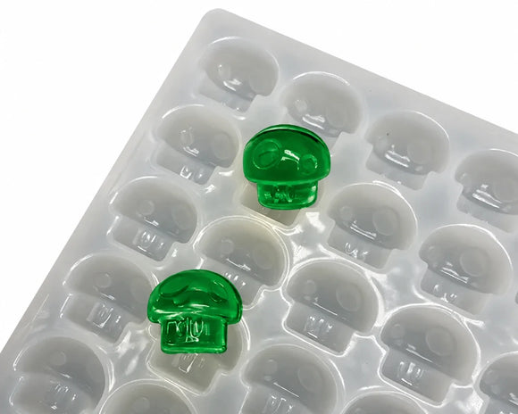 Forma pentru jeleuri ciuperca de 3.5 mL - 140 cavități - prim-plan, cu jeleuri verde smarald